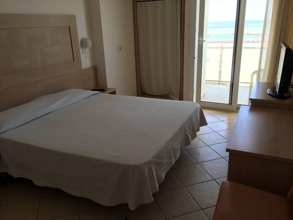 Hotel Excelsior Cattolica Ngoại thất bức ảnh